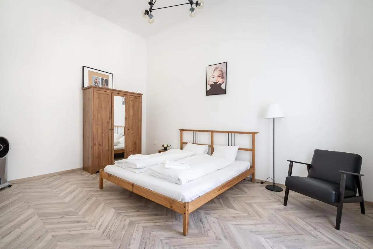 Setting Sun Apartment Budapest